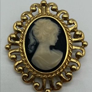 Vintage Erwin Pearl Signed  Cameo Gold Tone Brooch Pin Pendant
